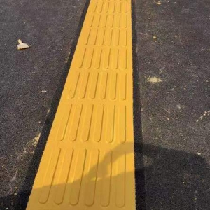 盲道采用现浇聚合物金刚盲道